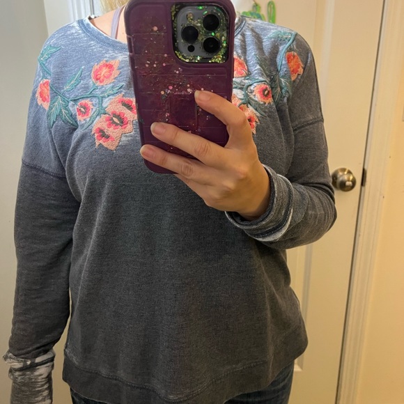 GORGEOUS LUCKY BRAND TOP L LARGE EMBROIDERED GRAY BURNOUT 792 PINK ROSES WHITE - Picture 3 of 14